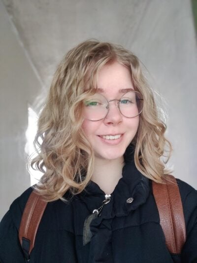 Hannah som studerar till spelprogrammerare på TGA